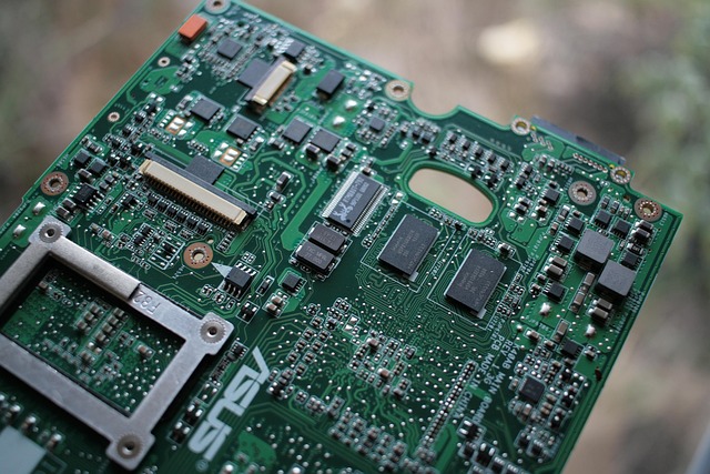 „Elektronika w małej skali: jak mikroobwody zmieniają nasze życie i skąd się wzięły” - 3 2025