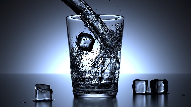 Hydratacja a Energia – Jak Prawidłowe Nawodnienie Wpływa na Witalność Seniorów? - 1 2025
